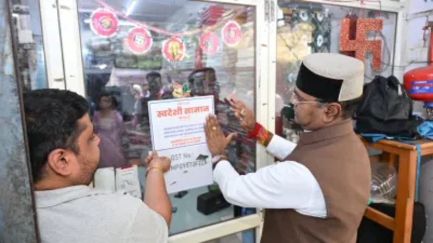 स्वदेशी का बोर्ड लगाओ अभियान में उतरी मध्य प्रदेश सरकार, मंत्री विश्वास सारंग ने चिपकाए पोस्टर