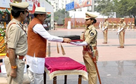 पुलिस स्मृति दिवस परेड: मुख्यमंत्री यादव ने शहीदों को दी श्रद्धांजलि, परिजनों से भी की मुलाकात