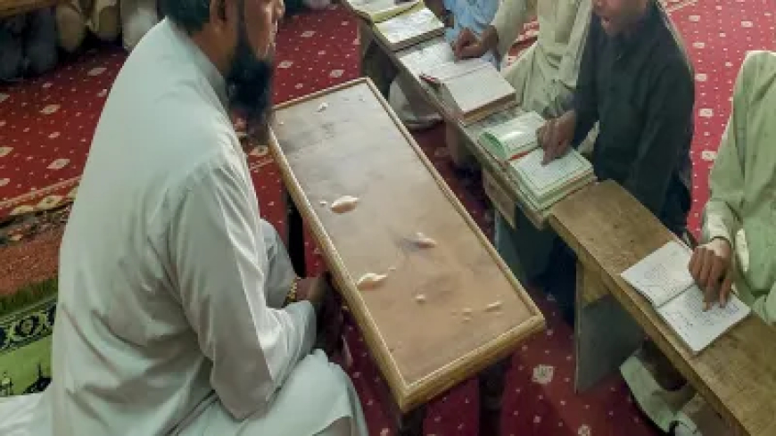 556 हिंदू बच्चों को क्यों पढ़ाई जा रही कुरान, MP के 27 मदरसों में धर्मांतरण की तैयारी? मानवाधिकार आयोग ने मांगा जवाब