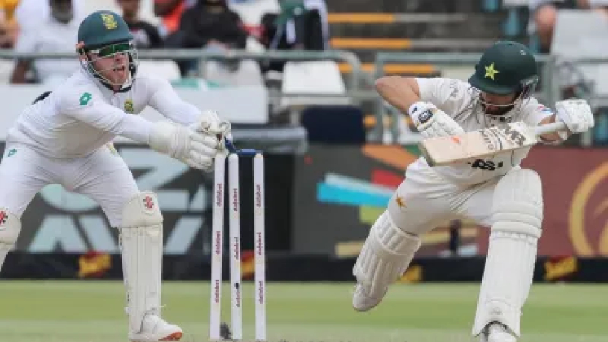 अपने ही घर में बुरी फंसी पाकिस्तान क्रिकेट टीम, दो बल्लेबाज केवल 7 रन से चूके