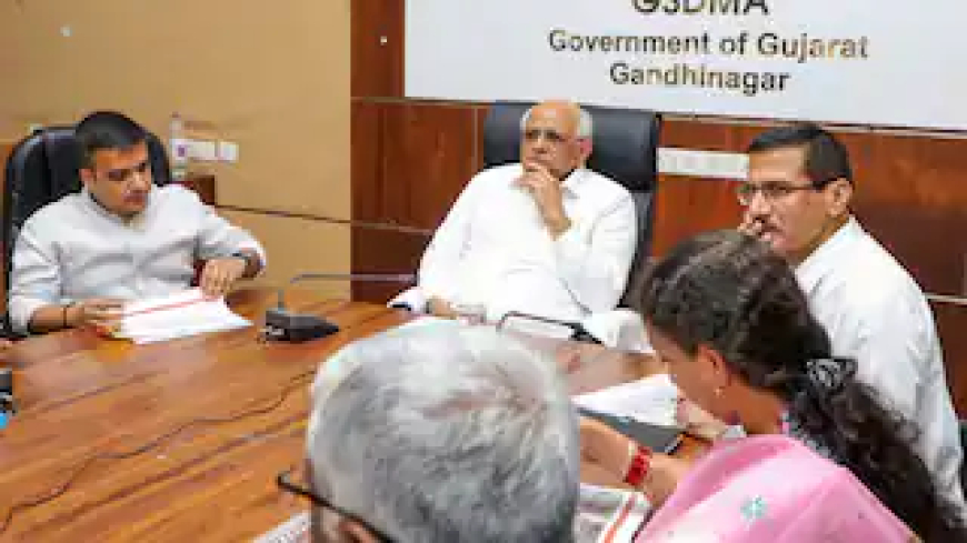 गुजरात की राजनीति में बड़ी हलचल, सभी 16 मत्रियों ने सीएम भूपेंद्र पटेल को सौंपा इस्तीफा