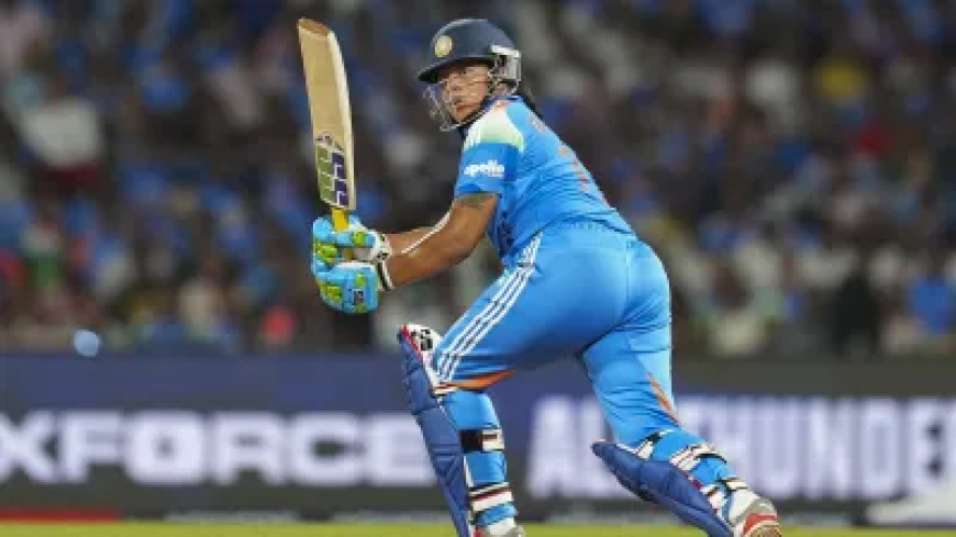 ऋचा घोष ने वर्ल्ड कप में किया बड़ा कारनामा, इस मामले में कर ली दो दिग्गजों की बराबरी