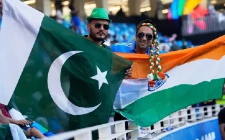 पाकिस्तानी खिलाड़ी ने भारतीय जर्सी पहनकर लहराया झंडा, मैच में भारत की तरफ से खेला; पड़ोसी मुल्क में मचा हाहाकार