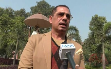 मांग तो यह भी है कि मैं राजनीति में आऊं', प्रियंका पर बोलते-बोलते यह क्या इशारा दे गए रॉबर्ट वाड्रा