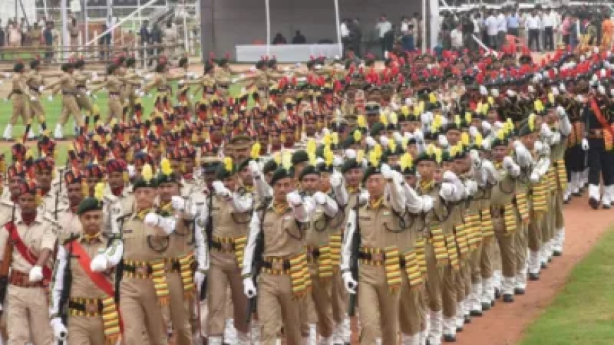 यूपी पुलिस में निकली भर्ती, आवेदन हो चुके शुरू; इच्छुक डायरेक्ट लिंक से फौरन करें अप्लाई