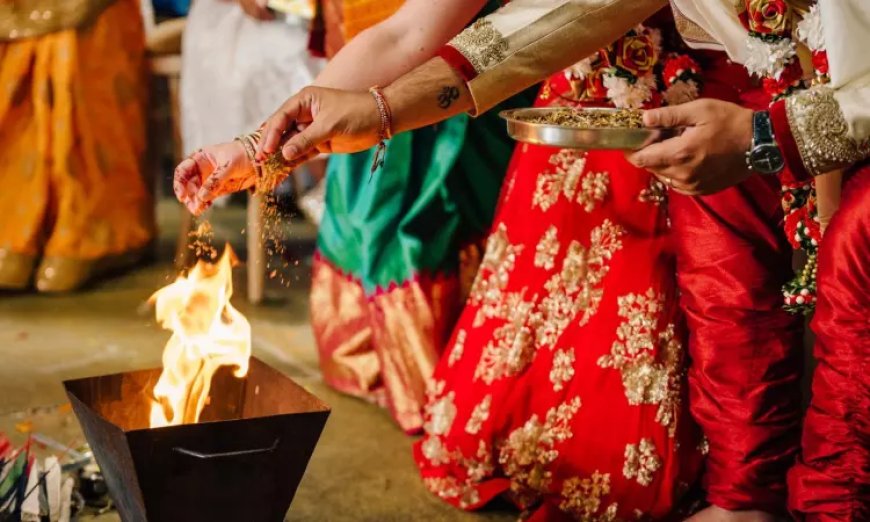 सिर्फ़ आर्य समाज सर्टिफ़िकेट ही सही शादी का सबूत नहीं: मध्य प्रदेशहाई कोर्ट ने सप्तपदी न होने पर शादी को अमान्य ठहराया