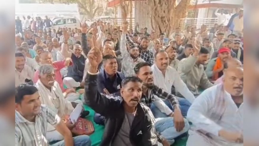 उज्जैन सिंहस्थ 2028 में अड़चन! 62 गांव के किसानों ने MPRDC ऑफिस पर दिया धरना, भूख हड़ताल की चेतावनी