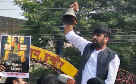 इंदौर में मौतों पर स‍ियासत! भागीरथपुरा में कांग्रेस-भाजपा सामने-सामने, कौन लेकर पहुंचा घंटा?