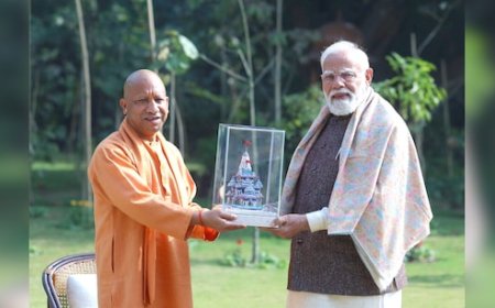 रामधुन गाते हुए तैयार की गई.. CM योगी ने पीएम मोदी को जो मंदिर भेंट की उसकी खासियत जानिए