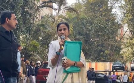 कोलकाता में जहां हुई ED रेड वहीं पहुंची ममता, नाराज होकर बोलीं- TMC के दस्तावेज उठा ले गए