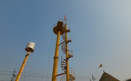 संगम तट पर कैसा चमत्कार! 20 साल से जल रही अखंड ज्योति, 50 फीट ऊंचे स्तंभ पर अमिट ज्वाला का क्या है रहस्य