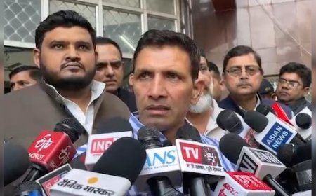 विधायकों के साथ निर्वाचन आयोग पहुंचे जीतू पटवारी, पूछा- 3 दिन में 11 लाख नाम कैसे बढ़े