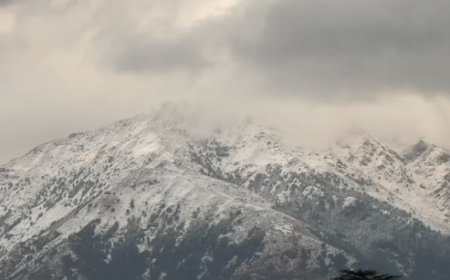 सज गया कांगड़ा का मुकुट, सीजन की पहली बर्फबारी, धौलाधार की पहाड़ियों ने ओढ़ी सफेद मोटी चादर