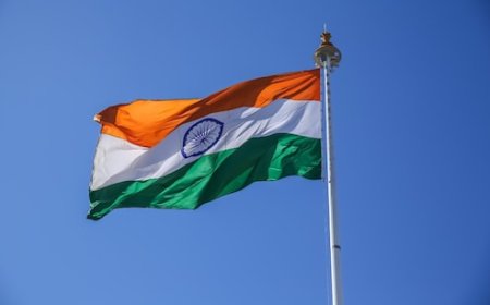 तिरंगे पर सियासत: वक़्फ़ बोर्ड के आदेश से नाराज़ शहर काजी, बोले-देशभक्ति पर सवाल क्यों?