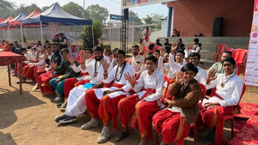 क्रिकेट का 'वैदिक' अवतार: भोपाल में खिलाड़ियों ने पहना धोती-कुर्ता, संस्कृत में हो रही कमेंट्री