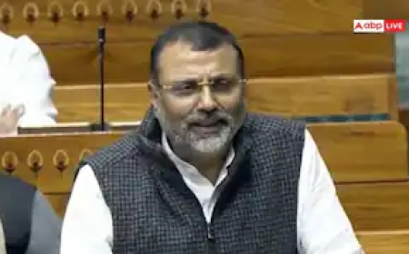 संसद पहुंचे निशिकांत दुबे के हाथों में कौन सी पांच किताबें थीं, इनमें गांधी-नेहरू परिवार के बारे में क्या लिखा?