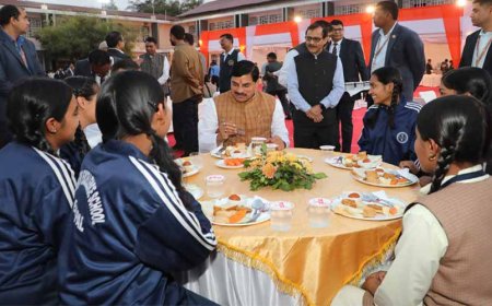 'लक्ष्य पर ध्यान और कड़ी मेहनत..,' सीएम डॉ. यादव ने स्टूडेंट्स को दिए पढ़ाई के मंत्र, परीक्षा पर खुलकर की बात