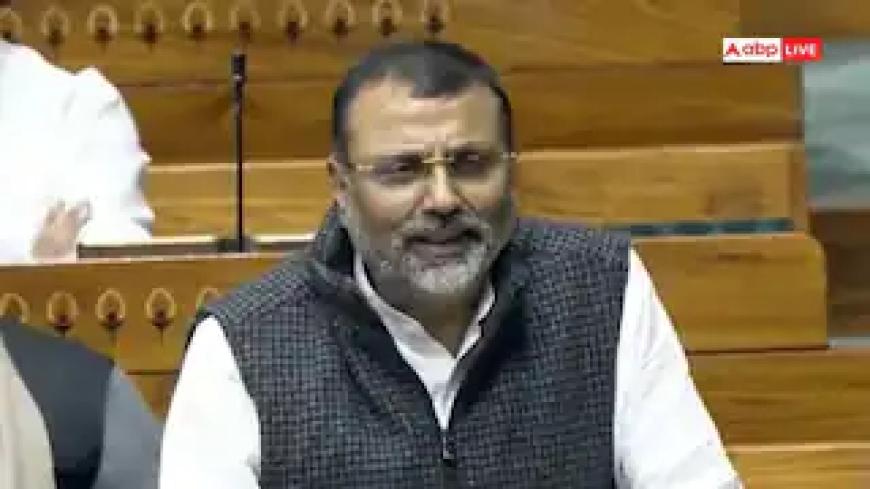 संसद पहुंचे निशिकांत दुबे के हाथों में कौन सी पांच किताबें थीं, इनमें गांधी-नेहरू परिवार के बारे में क्या लिखा?