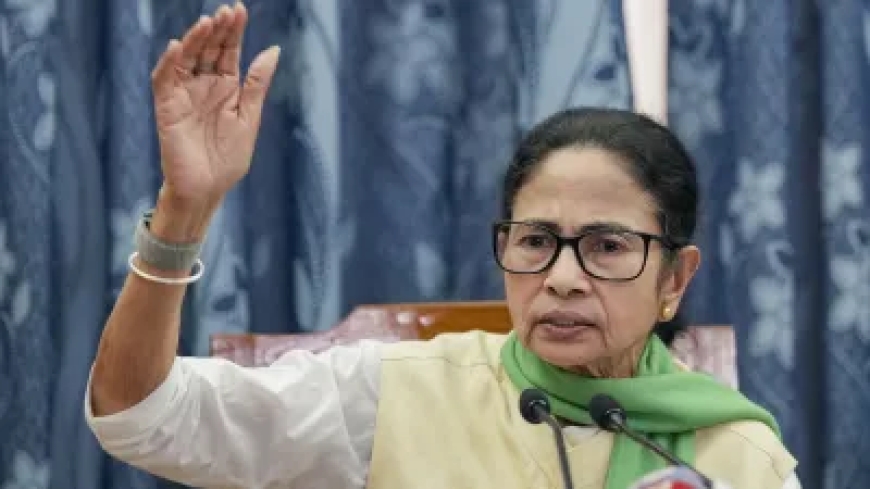 मौजूदा CM का इस तरह अदालत में आना ठीक नहीं", सुप्रीम कोर्ट में ममता बनर्जी की पेशी पर विवाद, नई अर्जी दाखिल