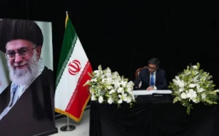 भारत ने ईरान के सुप्रीम लीडर खामेनेई की मौत पर जताई संवेदना, विदेश सचिव ने शोक पुस्तिका पर किया साइन