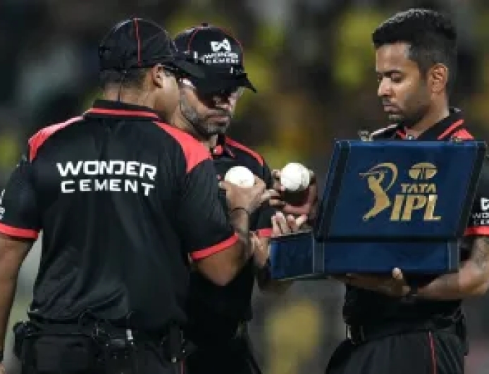 आईपीएल में अंपायरिंग करने पर कितना पैसा मिलता है, ये है कमाई का हिसाब किताब