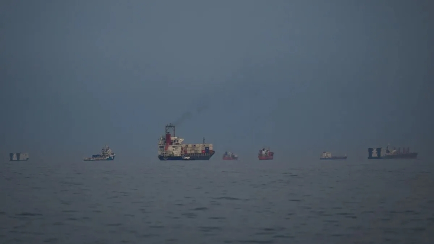 US-Iran के बीच मध्यस्थता करने चले मुनीर-शहबाज को बड़ा झटका, तेहरान ने होर्मुज से नहीं गुजरने दिया पाकिस्तानी जहाज