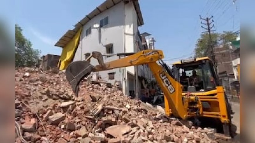 महाकाल मंदिर के पास 12 मकानों पर चला बुलडोजर, 4.25 करोड़ रुपए का मिला मुआवजा
