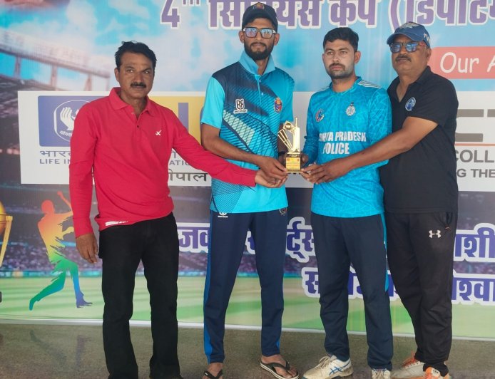 स्व. श्री कैलाश नारायण सारंग (बाबूजी) स्मृति 9th ऑल इंडिया मास्टर्स कप क्रिकेट टूर्नामेंट विभागीय ग्रुप : डीजीपी इलेवन और एमपी पोस्टल ने फ़ाइनल मे, अंतिम लीग मैच मे डीजीपी इलेवन ने एमपी पोस्टल को 5 विकेट से हराया