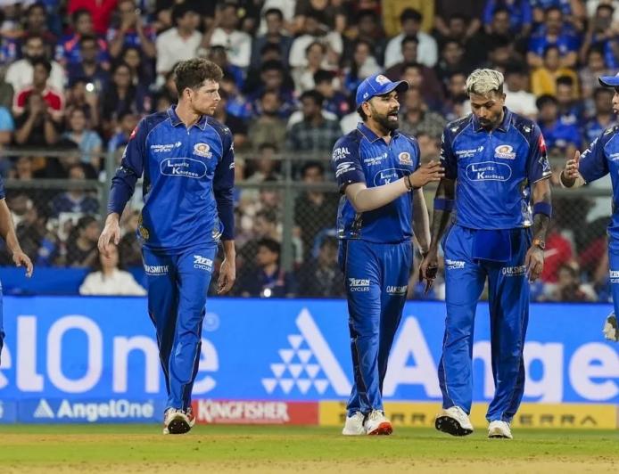 मुंबई इंडियंस को लगा IPL 2026 में बड़ा झटका, स्पिन ऑलराउंडर हुआ बाहर, 21 साल के प्लेयर को मिली जगह