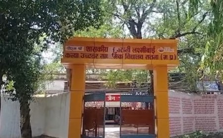 PhonePe पर रिश्वत और शिक्षकों को प्रताड़ना के आरोप; PM Shri एमएलबी स्कूल के प्राचार्य निलंबित
