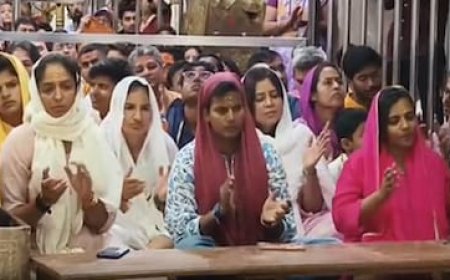 टी20 वर्ल्ड कप से पहले महाकाल के दरबार पहुंची भारतीय महिला टीम, भस्म आरती में लिया आशीर्वाद