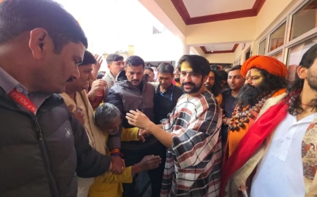 नारायण पर्वत से 21 दिनों की एकांत नारायण और हनुमत साधना पूरी करके वापस लौटे धीरेंद्र कृष्ण शास्त्री, सामने आई तस्वीर