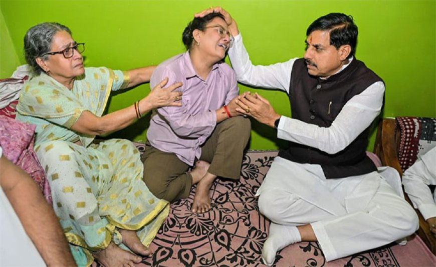 बच्चों को लगाया गले, बेटी के सिर पर रखा हाथ, इस तरह क्रूज हादसे के पीड़ितों को सीएम डॉ. यादव ने बंधाया ढांढस