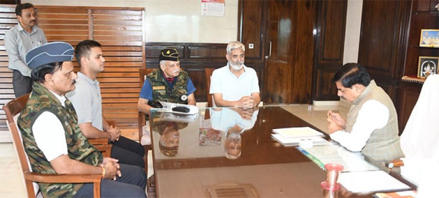 सीएम डॉ. यादव से मिले ट्विशा शर्मा के परिजन, सरकार ने दिया हर संभव सहायता का आश्वासन