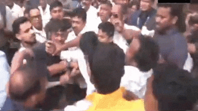 बंगाल के सोनारपुर में TMC सांसद अभिषेक बनर्जी पर हमला, पत्थर फेंके, हेलमेट पहनकर भागना पड़ा