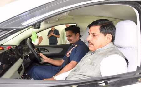 मुख्यमंत्री डॉ. मोहन यादव बने देश के पहले सीएम, जिन्होंने काफिले में शामिल की EV; किया PM मोदी की अपील का पालन
