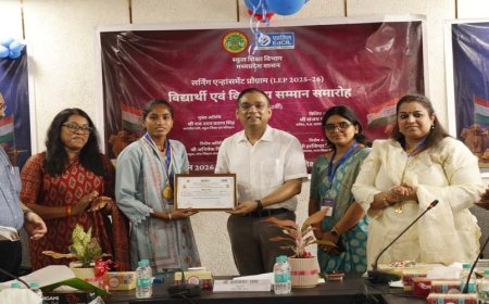 शिक्षण संवर्धन कार्यक्रम कक्षावार उत्‍कृष्‍ट प्रदर्शन करने वाले प्रदेश से चयनित 11 विद्यार्थी और 11 शालाओं को मिला सम्मान