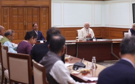 वैश्विक अनिश्चितताओं के बीच इकोनॉमिक एडवाइजरी काउंसिल के सदस्यों के साथ PM मोदी ने की बैठक, इन मुद्दों पर हुई चर्चा
