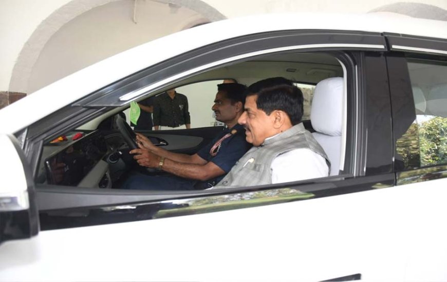 डॉ. मोहन देश के पहले सीएम, जिन्होंने काफिले में शामिल की EV, दिया पीएम मोदी का संदेश