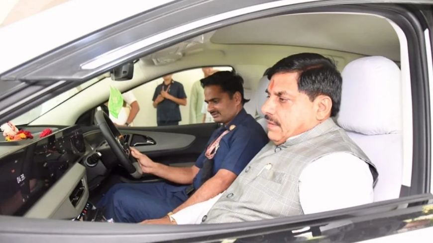 मुख्यमंत्री डॉ. मोहन यादव बने देश के पहले सीएम, जिन्होंने काफिले में शामिल की EV; किया PM मोदी की अपील का पालन
