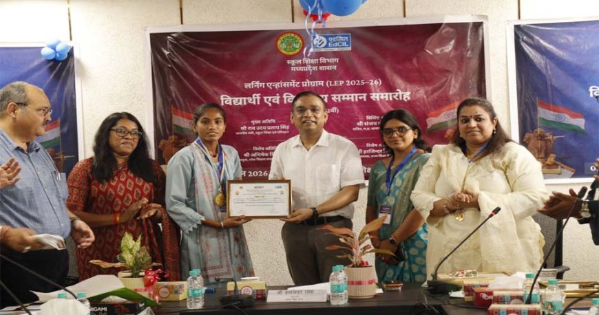 शिक्षण संवर्धन कार्यक्रम कक्षावार उत्‍कृष्‍ट प्रदर्शन करने वाले प्रदेश से चयनित 11 विद्यार्थी और 11 शालाओं को मिला सम्मान