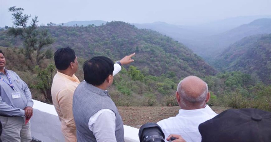 हिल स्टेशन कुकरू पहुंचे सीएम डॉ. मोहन, ग्रामीणों-महिलाओं ने बताया पहले से कितनी बेहतर हुई जिंदगी