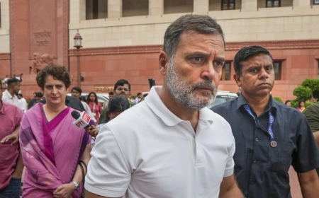 आप बीजेपी के हो क्या', घायल पुलिसकर्मियों के परिजनों की प्रेस कॉन्फ्रेंस से जुड़े सवाल से भागे राहुल गांधी